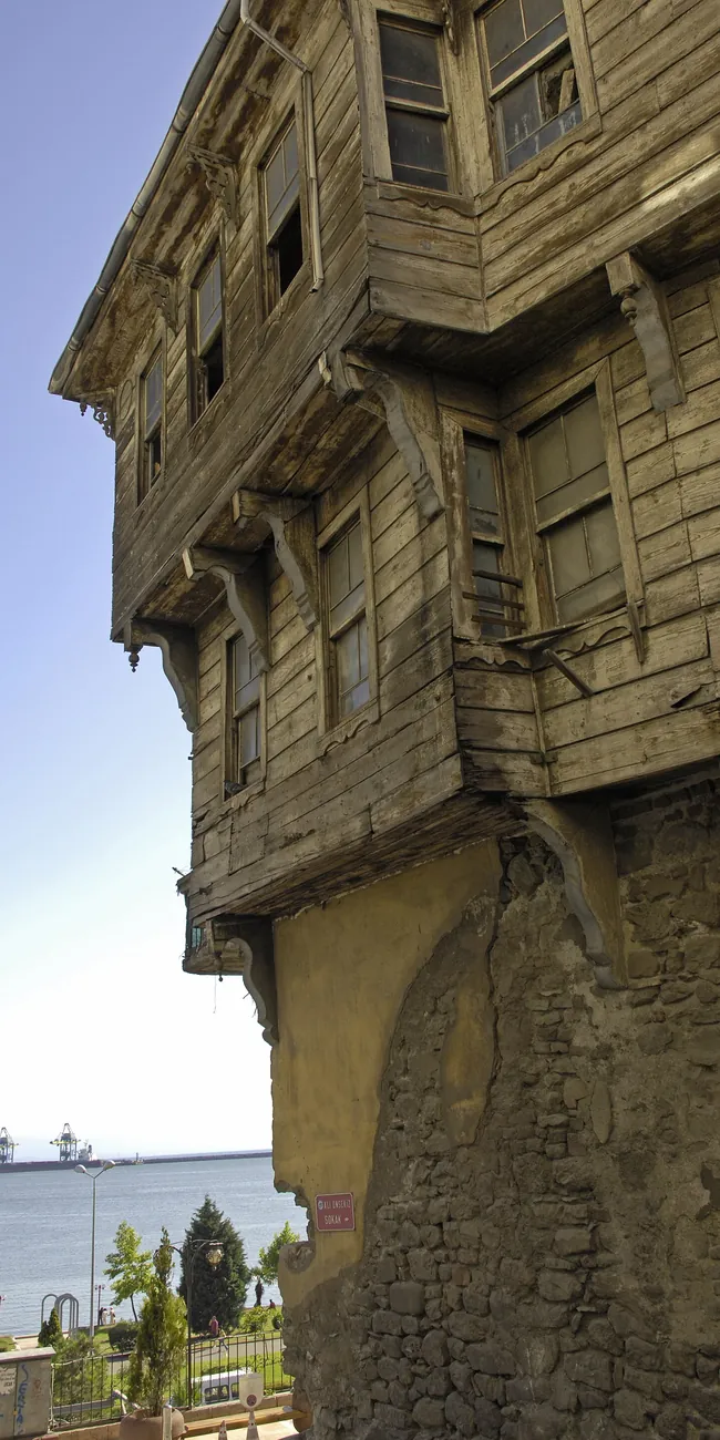 Cumbalı tarihî ahşap ev