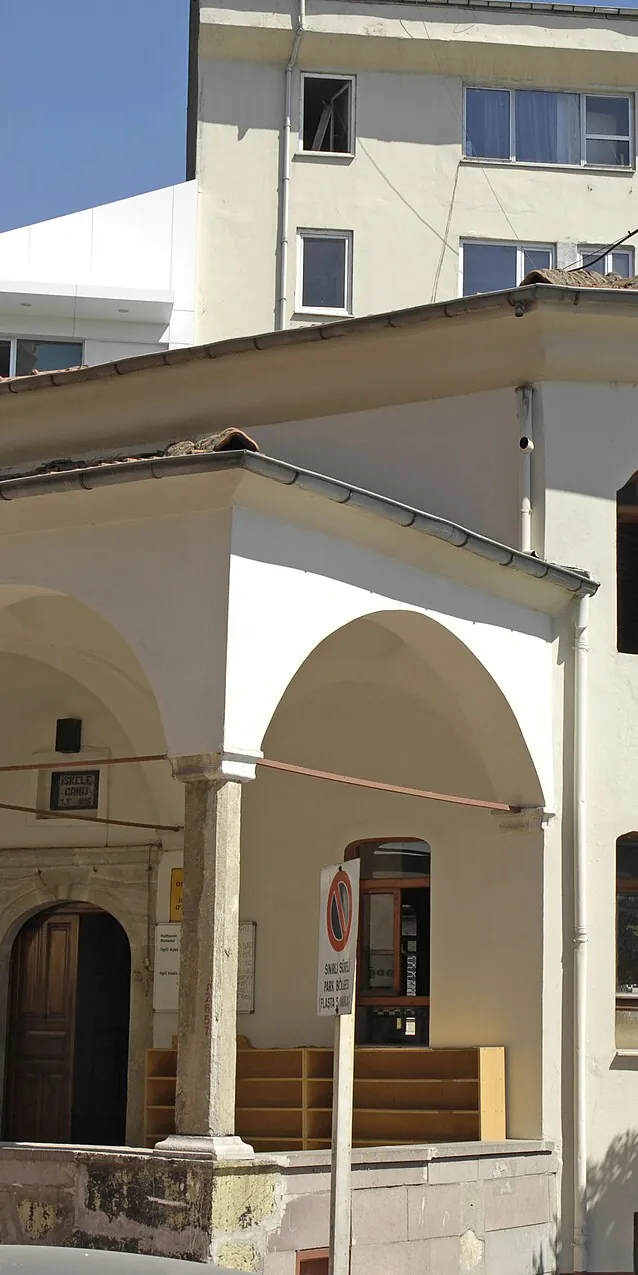İskele Camii’nin kemerli girişi