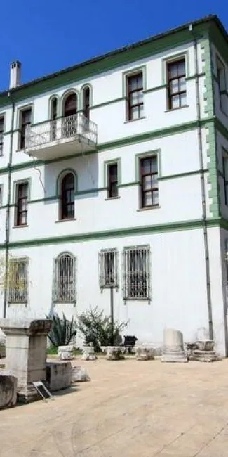 Beyaz ve yeşil cepheli Kdz. Ereğli Müzesi