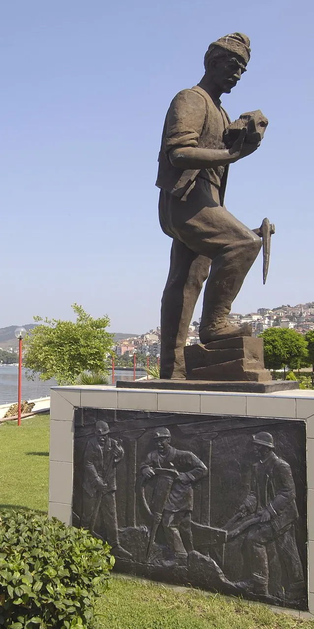 Kömürü bulan Uzun Mehmet’in anıtı