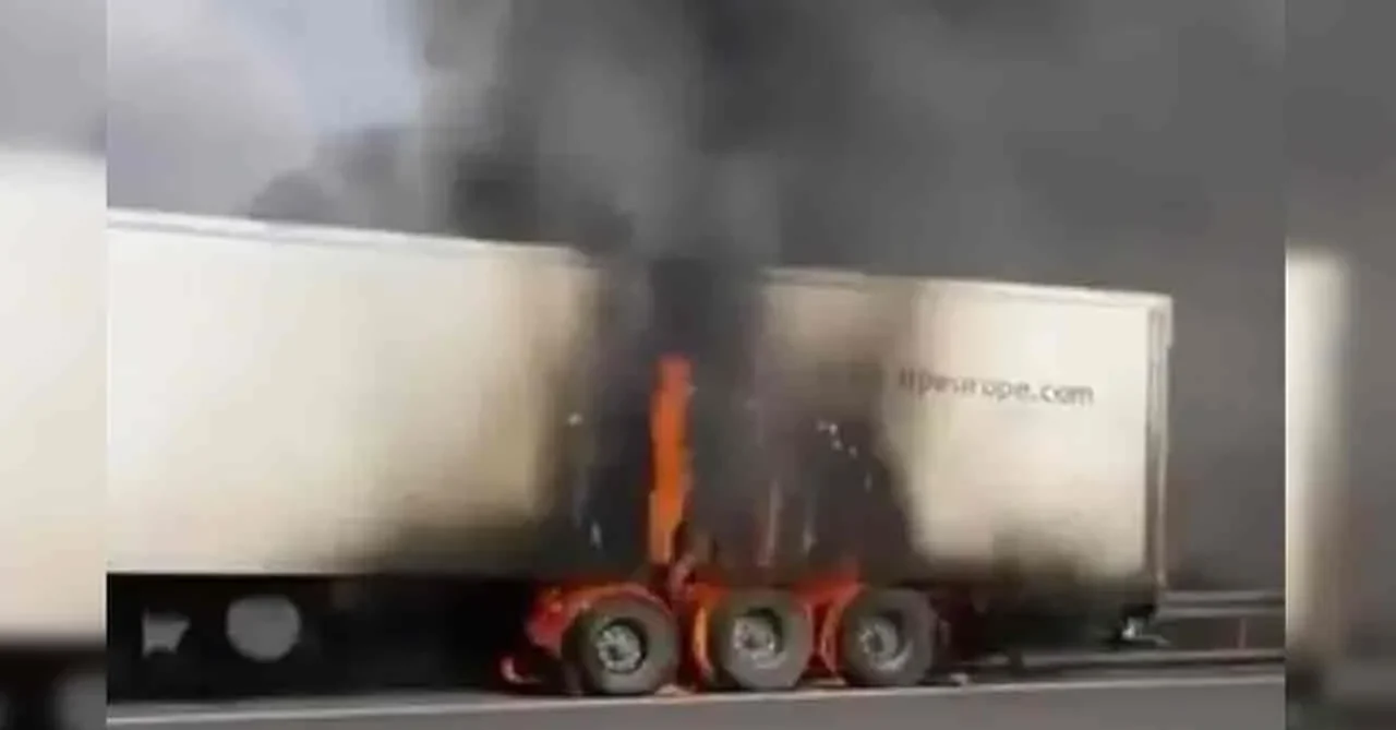 Kaynaşlı'da otoyolda giden TIR alev aldı, yangın yarım saatte söndürüldü