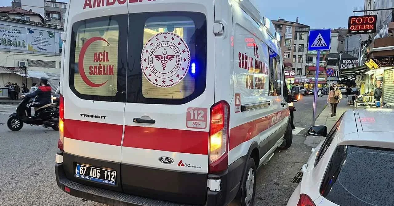 Müftü Mahallesi'nde yürürken bir anda yere yığıldı