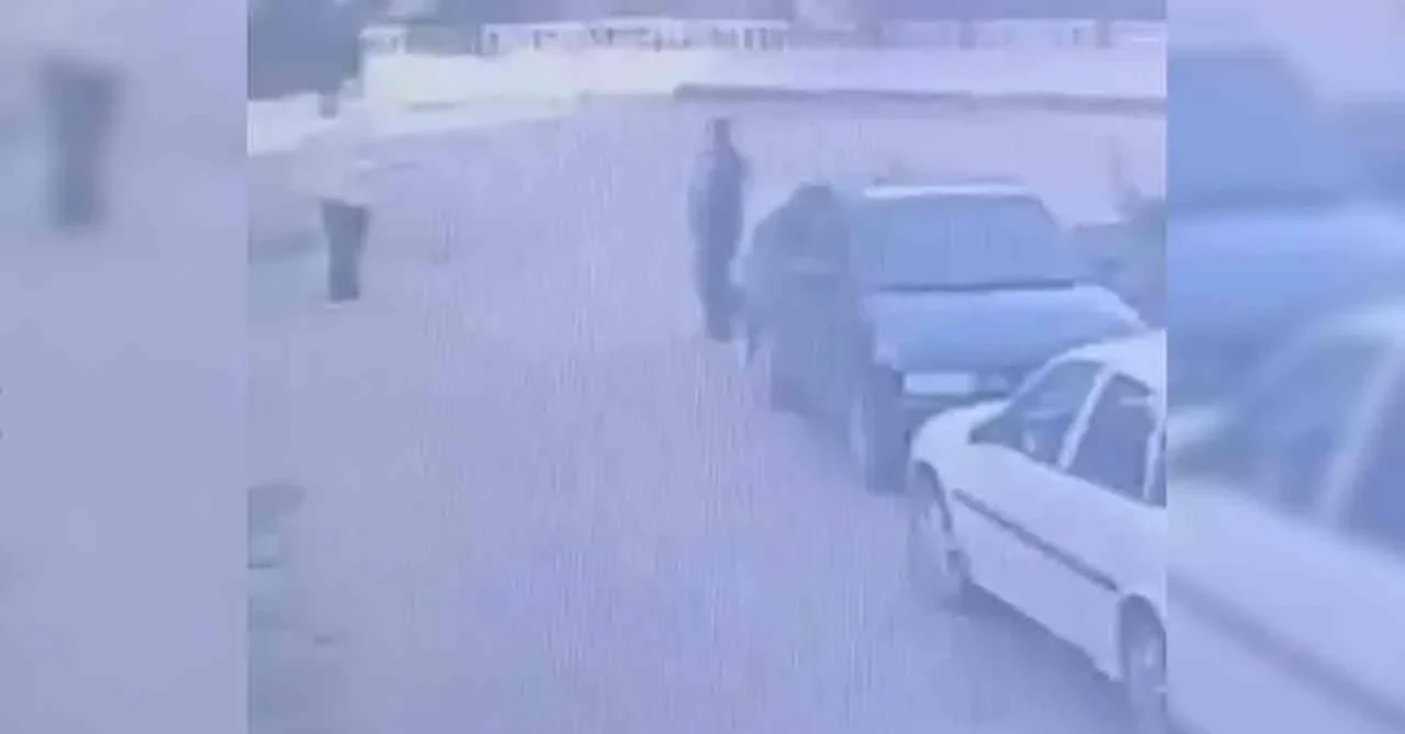 Köroğlu Mahallesi İkmal Sokak'ta otomobilden saat çalındı; anlar kamerada