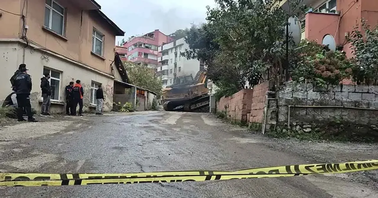 Meşrutiyet Mahallesi'ndeki riskli apartmanda kontrollü yıkım başlatıldı