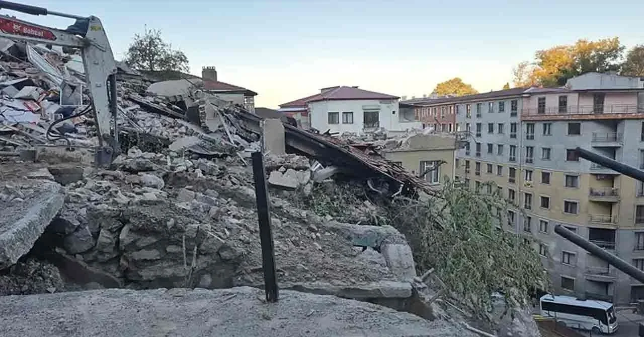 Zonguldak’ta bina çökmesi sonrası 7 binada 30 kişi tahliye edildi; 3 gözaltı kararı