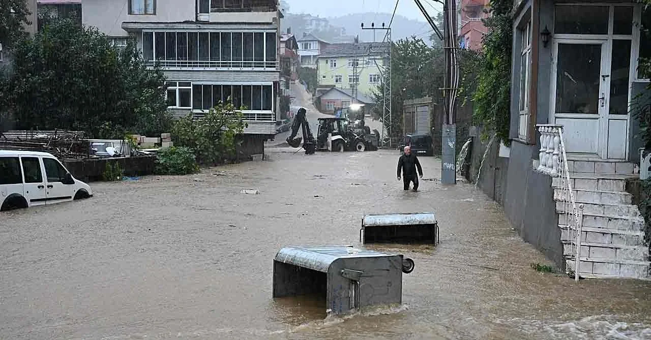 Ereğli’de sağanak etkili oldu; yollar göle döndü