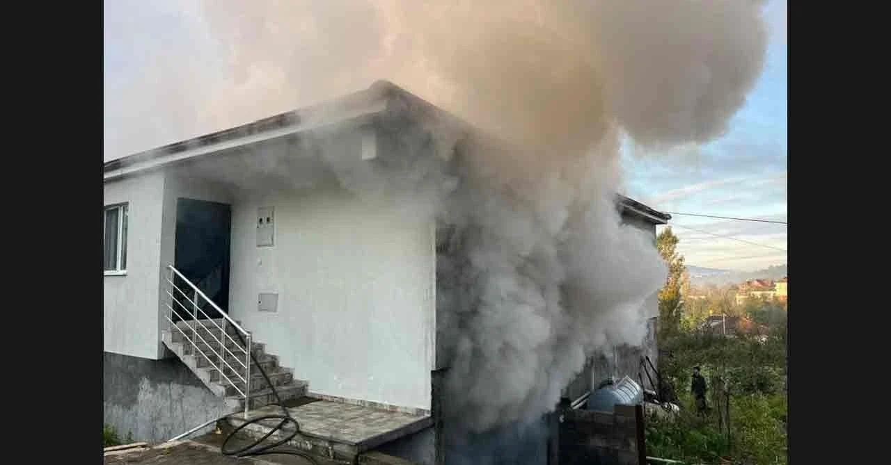 Karadeniz Ereğli'de köy evindeki yangın kontrol altına alındı, maddi hasar meydana geldi